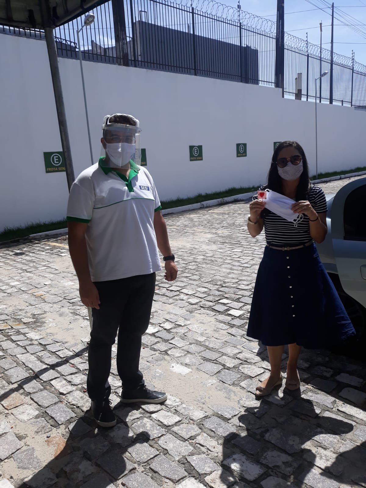 Entrega de máscara e kits aos alunos do SESI-RN