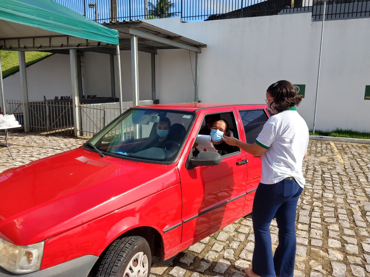 Entrega de kits de material didático no SESI-RN